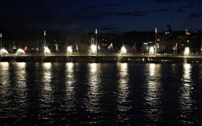 Ein gigantisches Feuerwerk entlang der Luzerner Seebrücke, liess den Anlass feierlich ausklingen. 