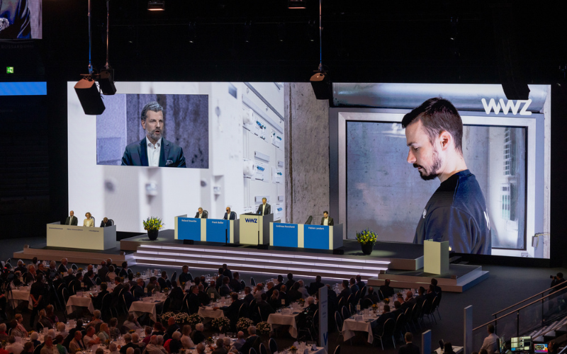 General Meeting of WWZ Large screen with lectern and guests at the WWZ AG AGM
